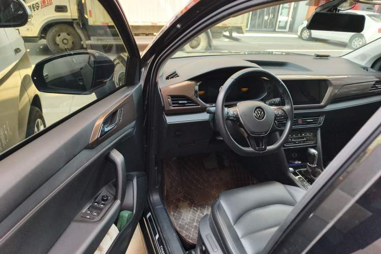 Used Volkswagen Tharu 2022 280TSI Two-Wheel-Drive Luxury Edition Driver Seat