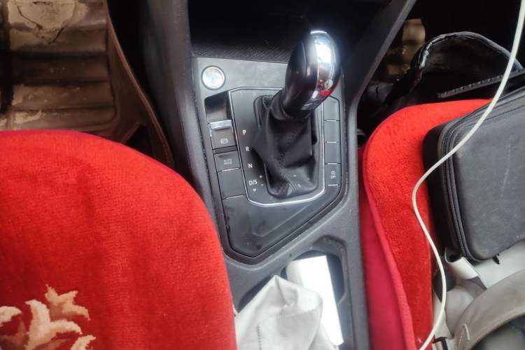 Used Volkswagen Tharu 2022 280TSI Two-Wheel Drive Trend Edition Gear Lever