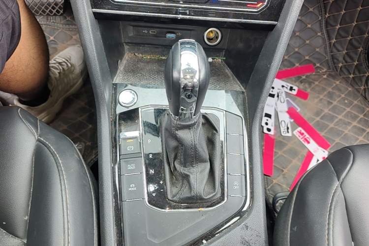 Used Volkswagen Tharu 2022 280TSI Two-Wheel-Drive Luxury Edition Gear Lever