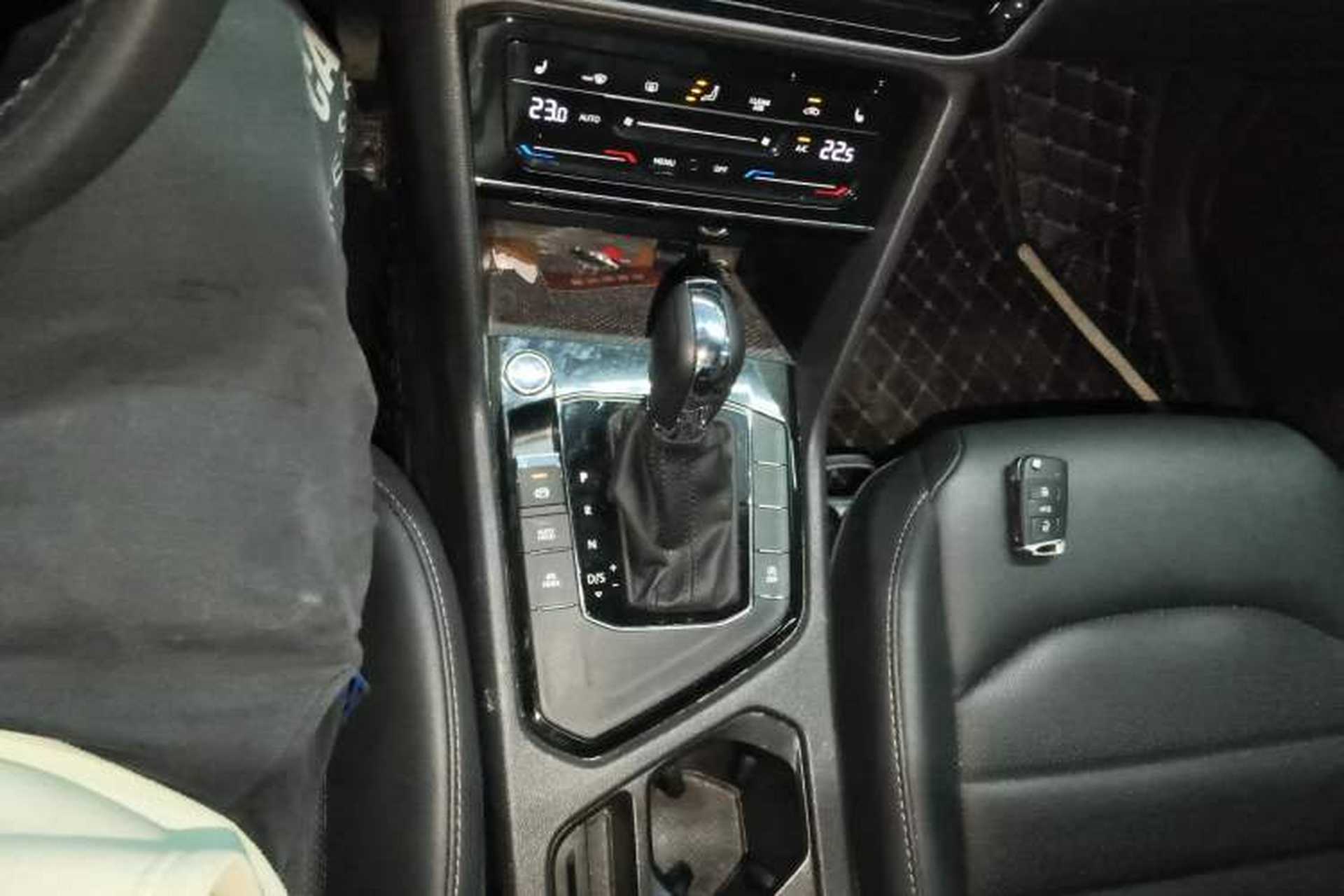 Used Volkswagen Tharu 2022 280TSI Two-Wheel-Drive Luxury Edition Gear Lever