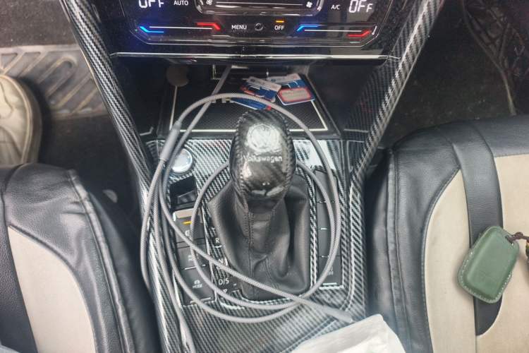 Used Volkswagen Tharu 2022 280TSI Two-Wheel-Drive Luxury Edition Gear Lever