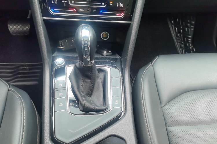 Used Volkswagen Tharu 2022 280TSI Two-Wheel-Drive Luxury Edition Gear Lever