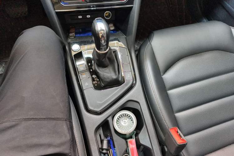 Used Volkswagen Tharu 2022 280TSI Two-Wheel-Drive Luxury Edition Gear Lever