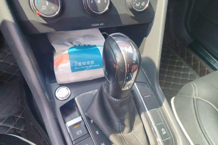 Used Volkswagen Tharu 2022 280TSI Two-Wheel Drive Trend Edition Gear Lever