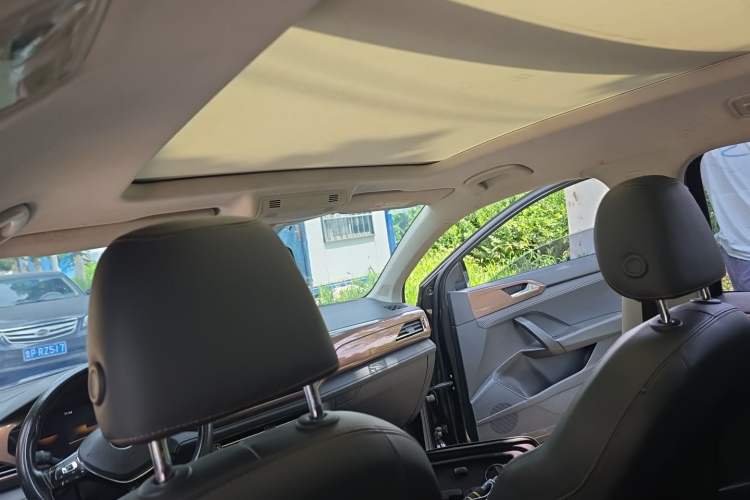Used Volkswagen Tharu 2022 280TSI Two-Wheel-Drive Luxury Edition Headliner