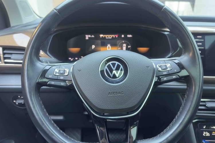Used Volkswagen Tharu 2022 280TSI Two-Wheel-Drive Luxury Edition Interior 1