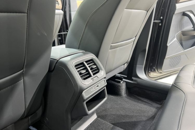 Used Volkswagen Tharu 2022 280TSI Two-Wheel-Drive Luxury Edition Interior 9
