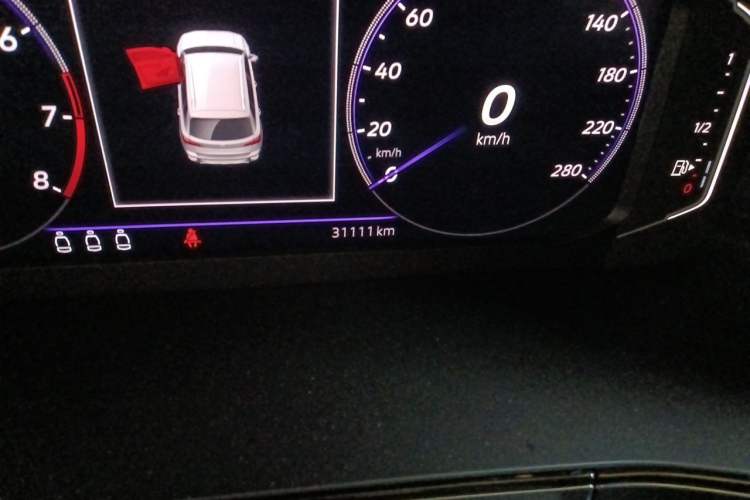 Used Volkswagen Tharu 2022 330TSI Four-Wheel Drive Luxury Edition Odometer Close Up