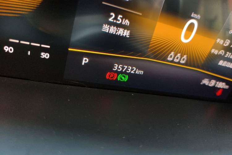 Used Volkswagen Tharu 2022 280TSI Two-Wheel-Drive Luxury Edition Odometer Close Up