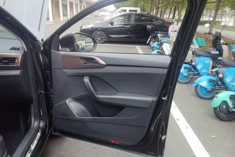Used Volkswagen Tharu 2022 280TSI Two-Wheel-Drive Luxury Edition Right Front Door Interior