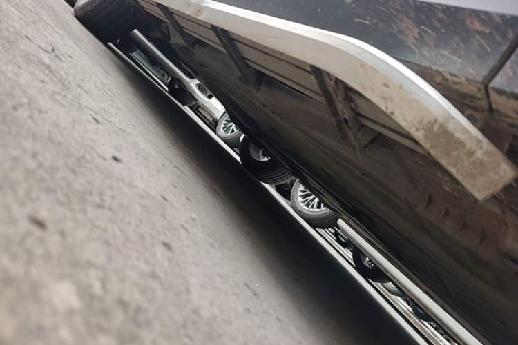 Used Volkswagen Tharu 2022 280TSI Two-Wheel-Drive Luxury Edition Right Side Sill