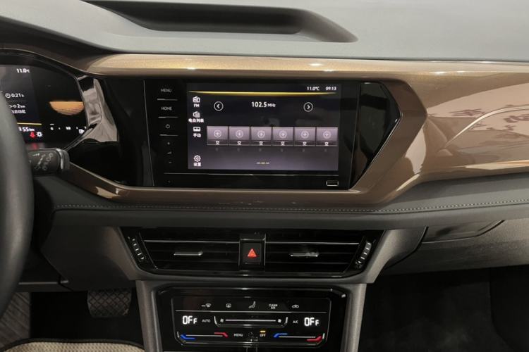 Used Volkswagen Tharu 2022 280TSI Two-Wheel Drive Comfort Edition Audio And AC Panel