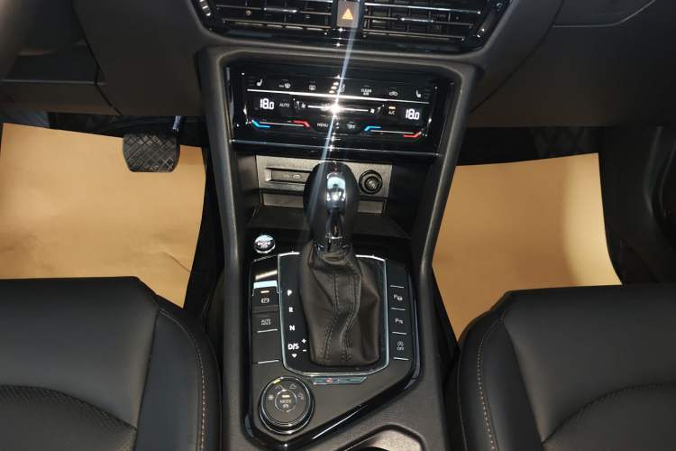 Used Volkswagen Tharu 2022 330TSI Four-Wheel Drive Flagship Edition Gear Lever