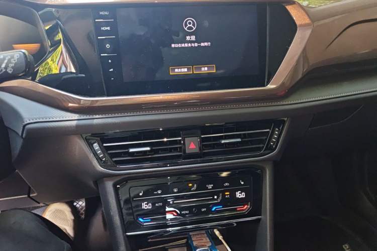 Used Volkswagen Tharu 2022 280TSI Two-Wheel-Drive Luxury Edition Audio And AC Panel