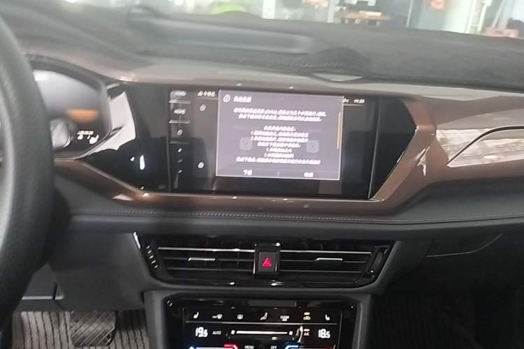 Used Volkswagen Tharu 2022 280TSI Two-Wheel-Drive Luxury Edition Audio And AC Panel
