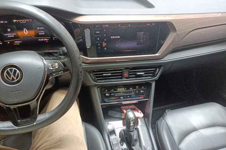 Used Volkswagen Tharu 2022 280TSI Two-Wheel-Drive Luxury Edition Audio And AC Panel
