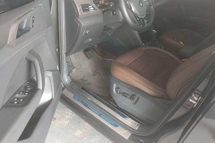 Used Volkswagen Tharu 2022 280TSI Two-Wheel-Drive Luxury Edition Driver Seat