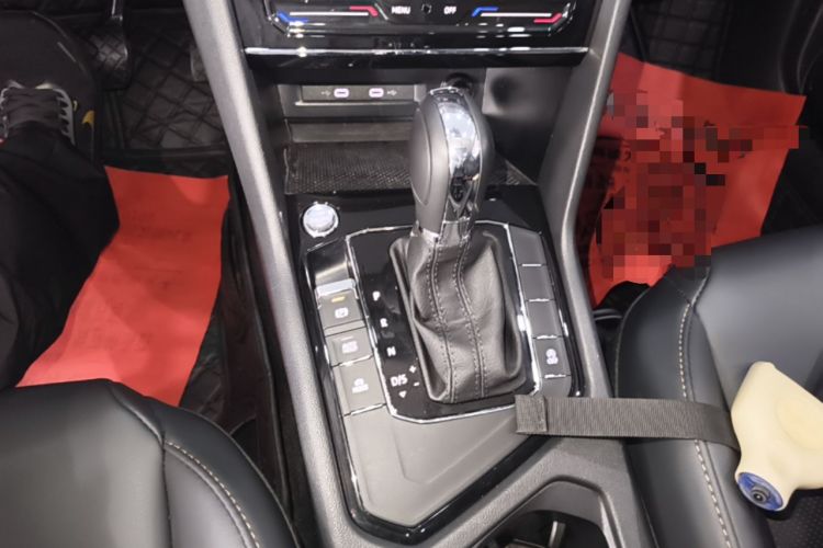 Used Volkswagen Tharu 2022 280TSI Two-Wheel-Drive Luxury Edition Gear Lever