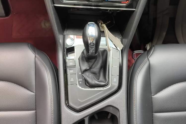 Used Volkswagen Tharu 2022 280TSI Two-Wheel-Drive Luxury Edition Gear Lever