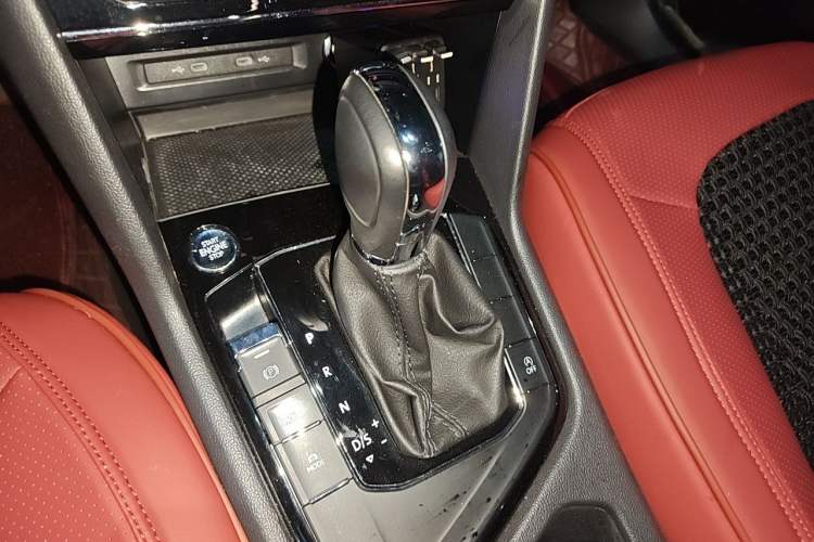 Used Volkswagen Tharu 2022 280TSI Two-Wheel-Drive Luxury Edition Gear Lever