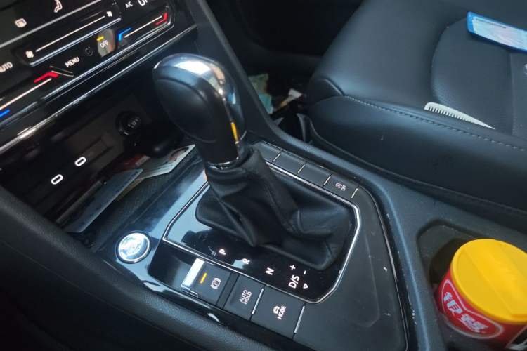 Used Volkswagen Tharu 2022 280TSI Two-Wheel-Drive Luxury Edition Gear Lever