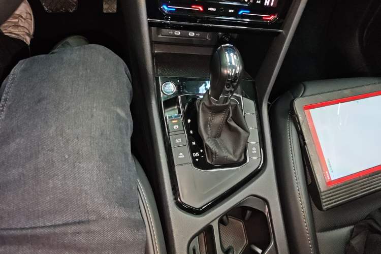 Used Volkswagen Tharu 2022 280TSI Two-Wheel-Drive Luxury Edition Gear Lever