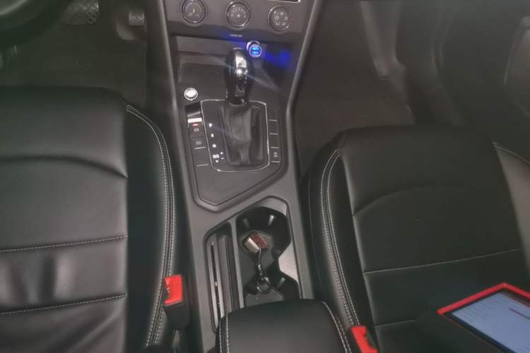 Used Volkswagen Tharu 2022 280TSI Two-Wheel Drive Trend Edition Gear Lever