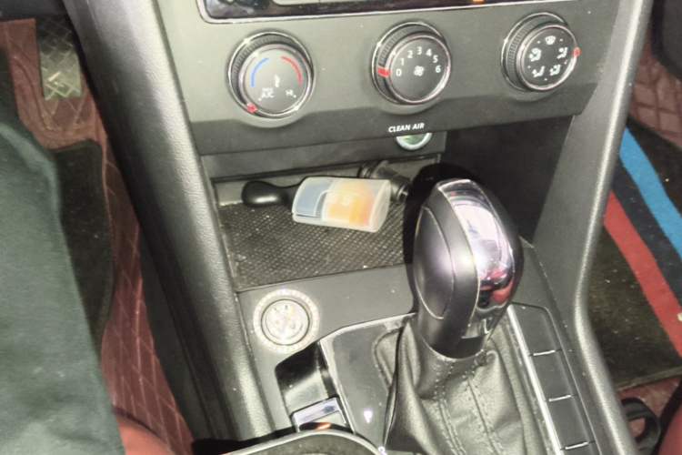 Used Volkswagen Tharu 2022 280TSI Two-Wheel Drive Trend Edition Gear Lever