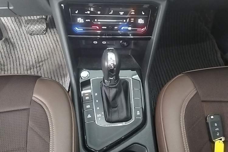 Used Volkswagen Tharu 2022 280TSI Two-Wheel-Drive Luxury Edition Gear Lever