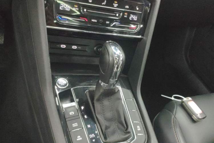 Used Volkswagen Tharu 2022 280TSI Two-Wheel-Drive Luxury Edition Gear Lever