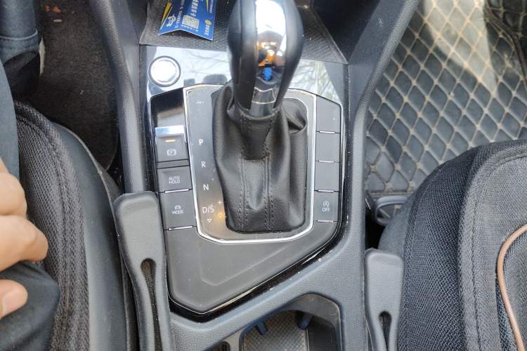 Used Volkswagen Tharu 2022 280TSI Two-Wheel-Drive Luxury Edition Gear Lever