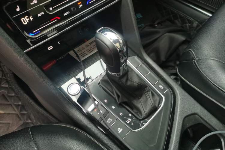 Used Volkswagen Tharu 2022 280TSI Two-Wheel-Drive Luxury Edition Gear Lever