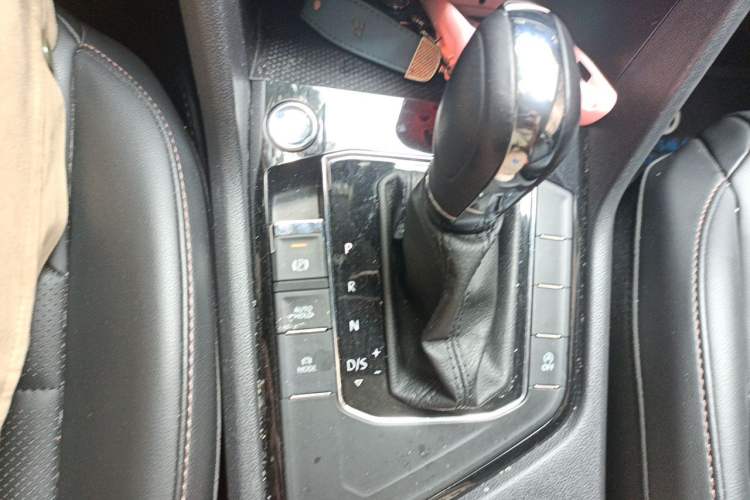 Used Volkswagen Tharu 2022 280TSI Two-Wheel-Drive Luxury Edition Gear Lever