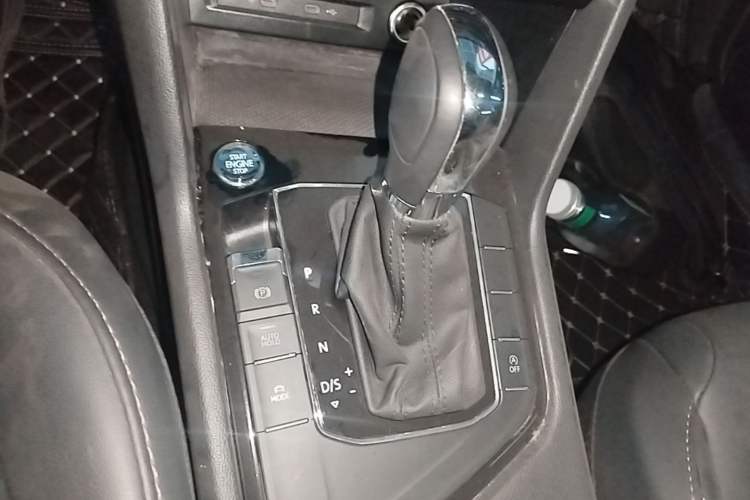 Used Volkswagen Tharu 2022 280TSI Two-Wheel-Drive Luxury Edition Gear Lever