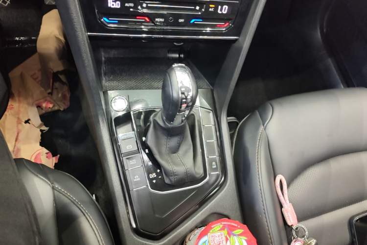 Used Volkswagen Tharu 2022 280TSI Two-Wheel-Drive Luxury Edition Gear Lever
