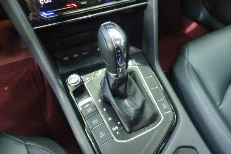 Used Volkswagen Tharu 2022 280TSI Two-Wheel-Drive Luxury Edition Gear Lever