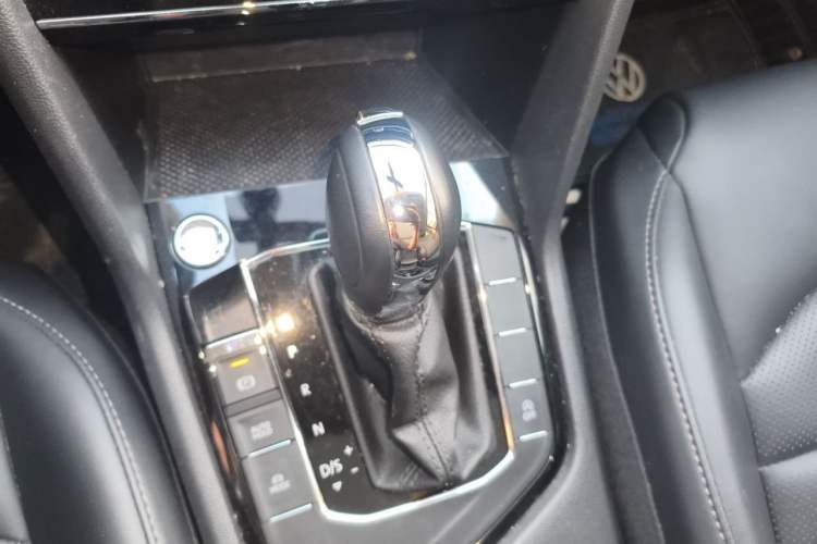 Used Volkswagen Tharu 2022 280TSI Two-Wheel-Drive Luxury Edition Gear Lever