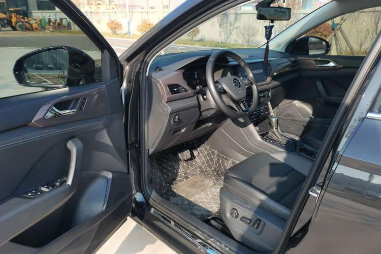 Used Volkswagen Tharu 2022 280TSI Two-Wheel-Drive Luxury Edition Interior 2