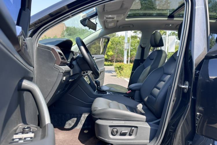 Used Volkswagen Tharu 2022 280TSI Two-Wheel-Drive Luxury Edition Interior 2