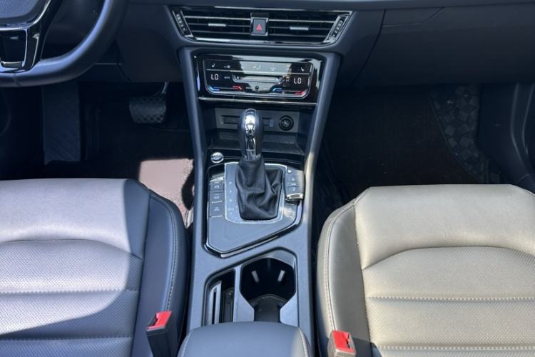 Used Volkswagen Tharu 2022 280TSI Two-Wheel-Drive Luxury Edition Interior 5