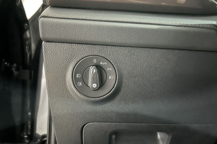Used Volkswagen Tharu 2022 280TSI Two-Wheel-Drive Luxury Edition Interior 9