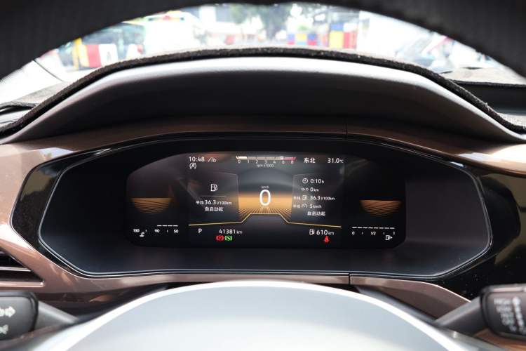Used Volkswagen Tharu 2022 280TSI Two-Wheel-Drive Luxury Edition Odometer Close Up