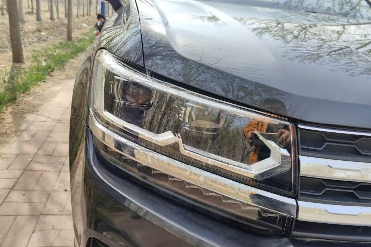 Used Volkswagen Tharu 2022 280TSI Two-Wheel-Drive Luxury Edition Right Front Headlight
