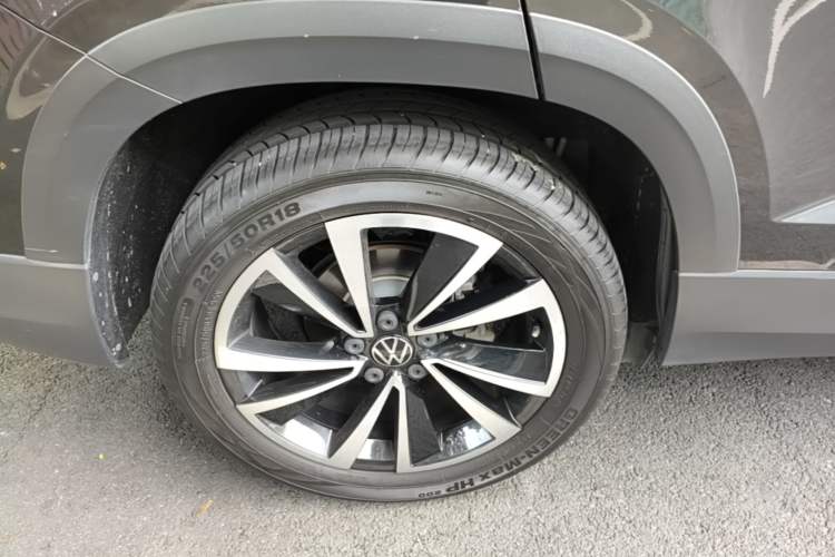 Used Volkswagen Tharu 2022 280TSI Two-Wheel-Drive Luxury Edition Right Rear Wheel Hub