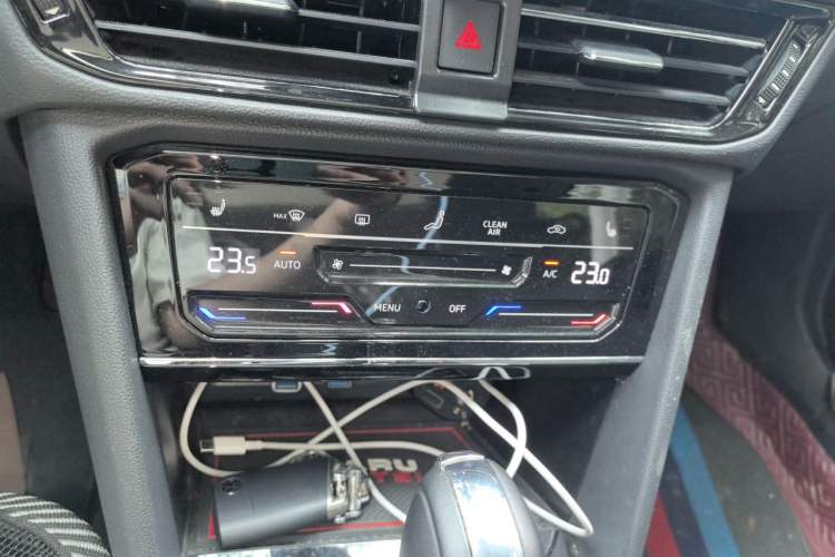 Used Volkswagen Tharu 2022 280TSI Two-Wheel-Drive Luxury Edition Audio And AC Panel
