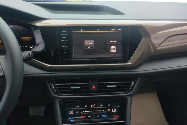 Used Volkswagen Tharu 2022 280TSI Two-Wheel Drive Comfort Edition Audio And AC Panel