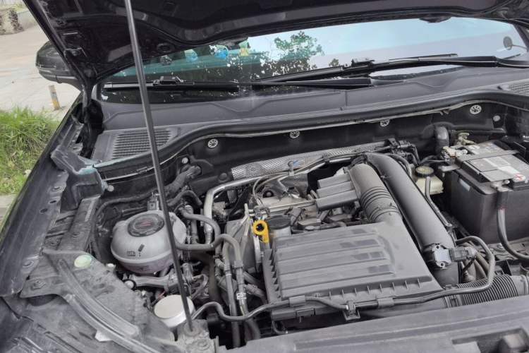 Used Volkswagen Tharu 2022 280TSI Two-Wheel-Drive Luxury Edition Engine Bay Right