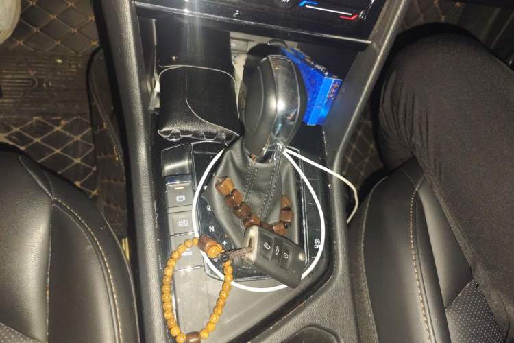 Used Volkswagen Tharu 2022 280TSI Two-Wheel-Drive Luxury Edition Gear Lever