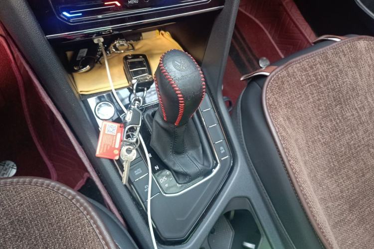 Used Volkswagen Tharu 2022 280TSI Two-Wheel-Drive Luxury Edition Gear Lever