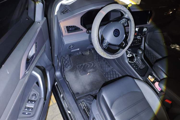 Used Volkswagen Tharu 2022 280TSI Two-Wheel-Drive Luxury Edition Interior 3